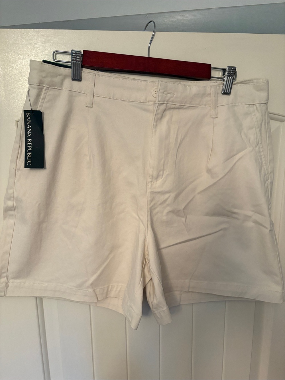 Banana Republic Cream Women’s Tailored Shorts